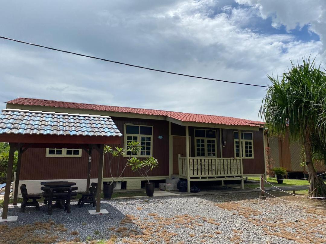 Tamteh Homestay Ayer Hitam Extérieur photo