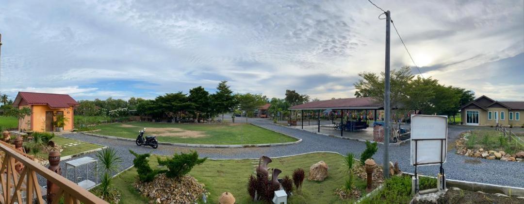 Tamteh Homestay Ayer Hitam Extérieur photo