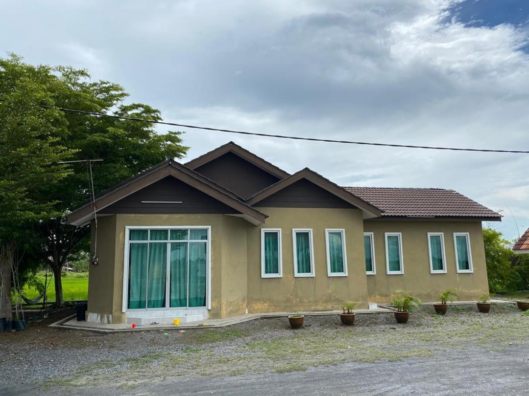 Tamteh Homestay Ayer Hitam Extérieur photo