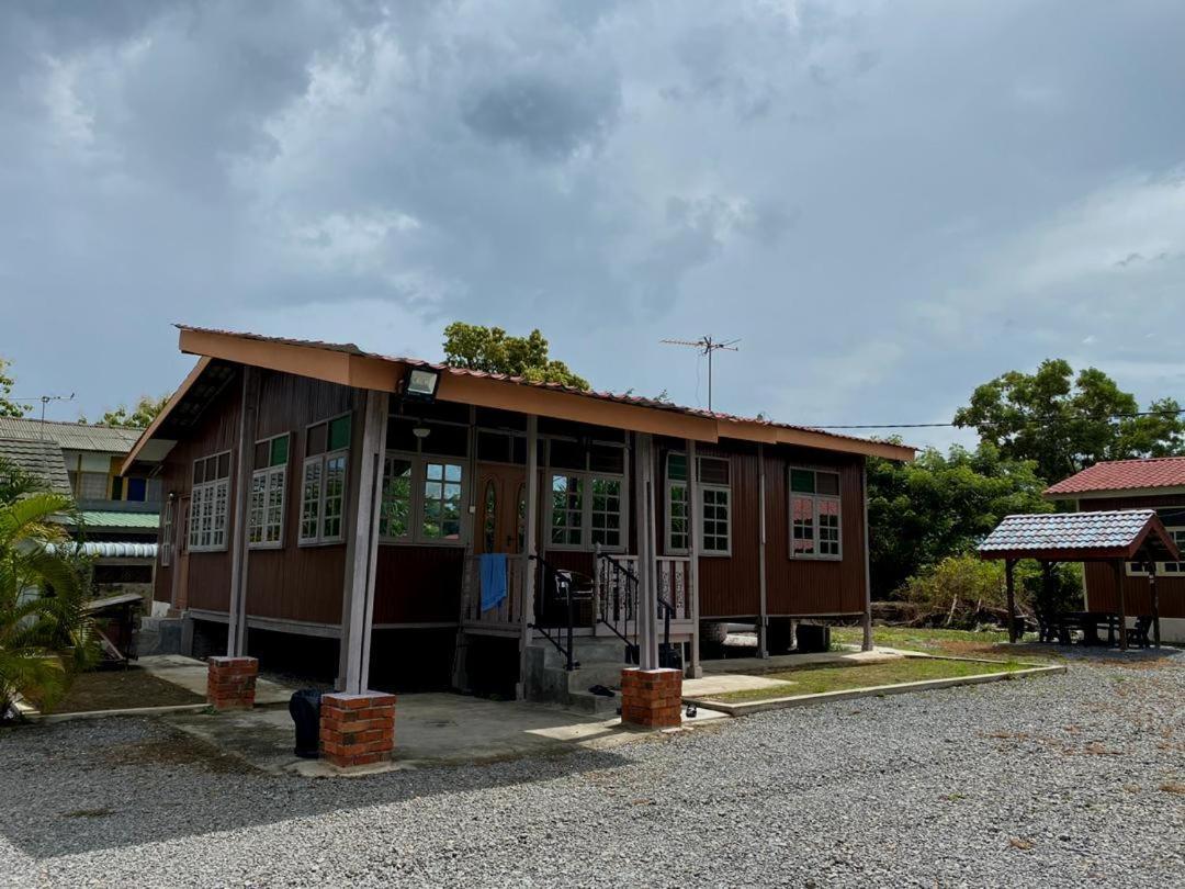Tamteh Homestay Ayer Hitam Extérieur photo