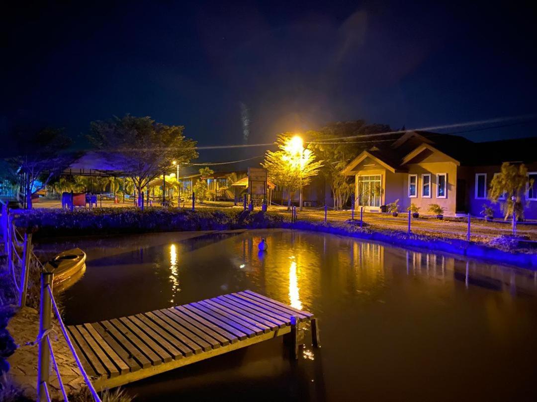 Tamteh Homestay Ayer Hitam Extérieur photo