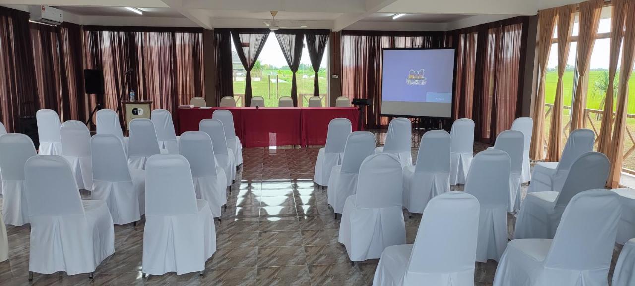 Tamteh Homestay Ayer Hitam Extérieur photo