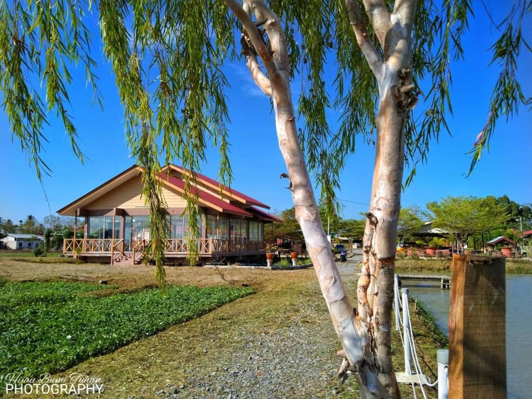 Tamteh Homestay Ayer Hitam Extérieur photo