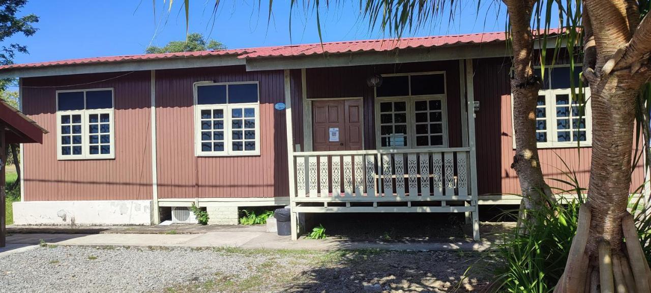 Tamteh Homestay Ayer Hitam Extérieur photo