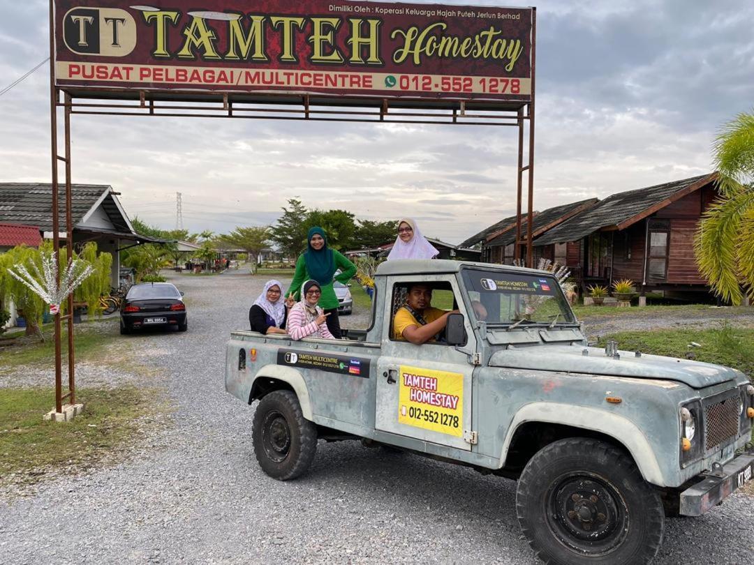 Tamteh Homestay Ayer Hitam Extérieur photo