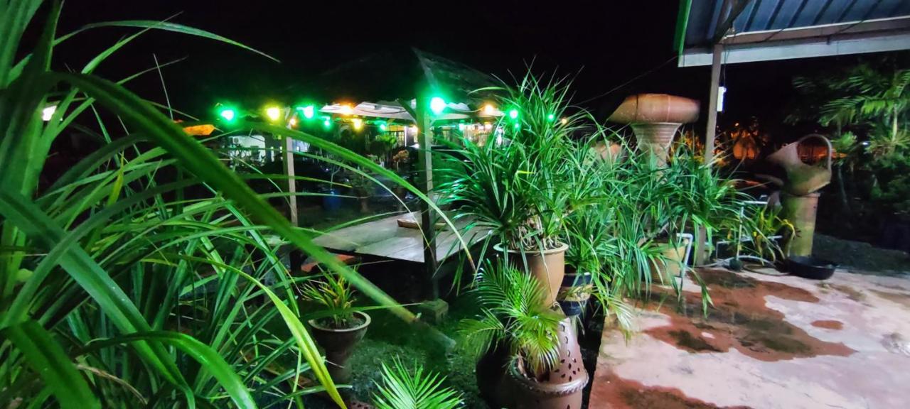 Tamteh Homestay Ayer Hitam Extérieur photo