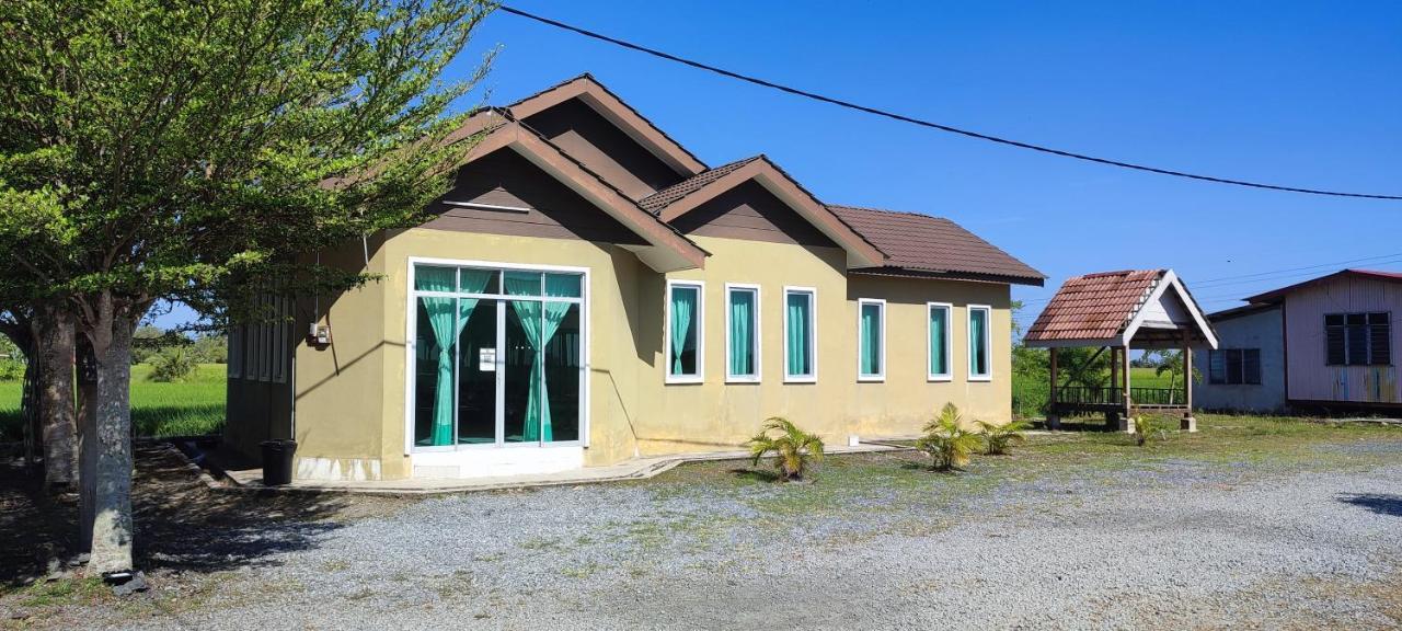 Tamteh Homestay Ayer Hitam Extérieur photo