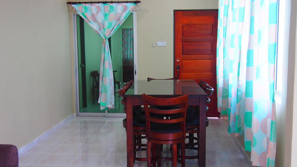 Tamteh Homestay Ayer Hitam Extérieur photo